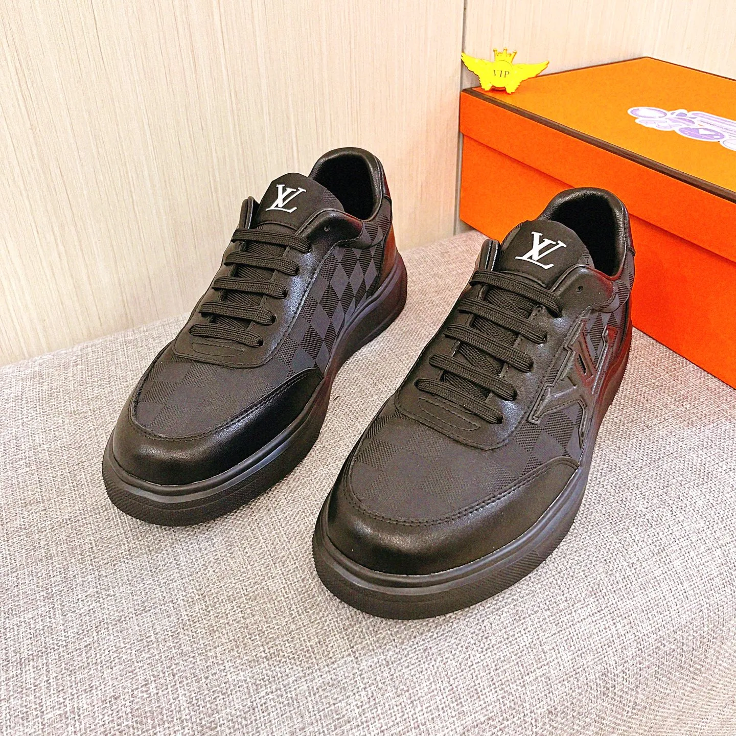 Men's Men's Shoes Men's Shoes💰 420 Men's Men's Shoes💰[LV]🔥Louis Vuitton Men's high-end brand official website 1:1 Latest masterpiece: The upper is made of Italian imported first-layer cowhide with a comfortable and breathable lining➕Original non-slip and wear-resistant outsole🔥, making walking more convenient and comfortable! An exclusive new model, a stunning work, a beautiful 1:1 replica [color] compared to the official quality! Create a fashionable personality to set off your uniqueness! A must-have for trendy men! Classic🔥Size: 38-44 Color: 🔥Multiple colors available🔥.
